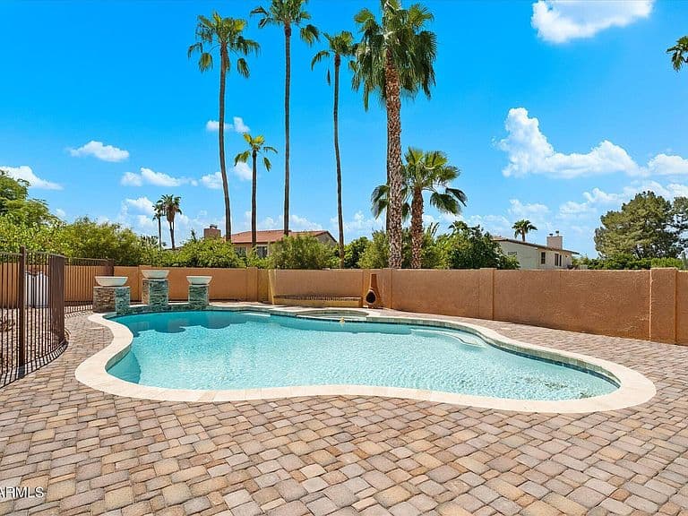 6235 E PARADISE Lane photo 2