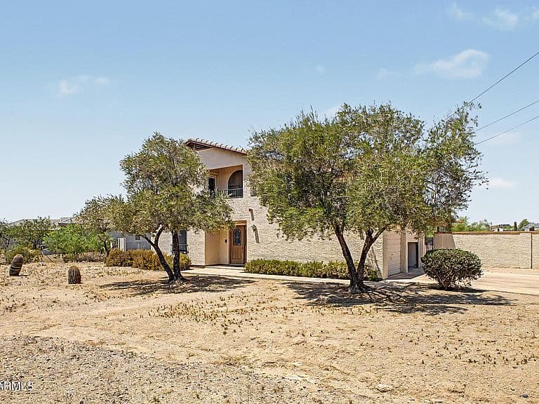 8230 E MCDOWELL Road photo 3