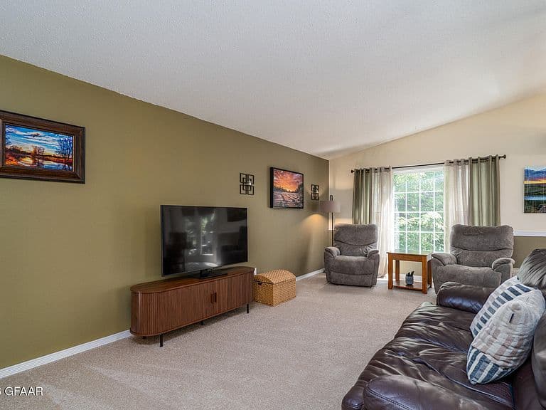 1621 Baron Blvd photo 3