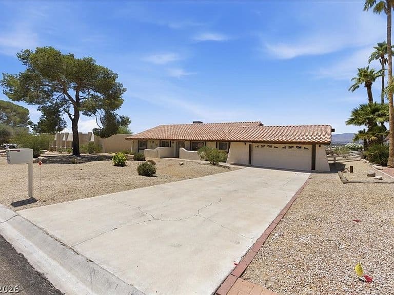 1073 Sidehill Way photo 3