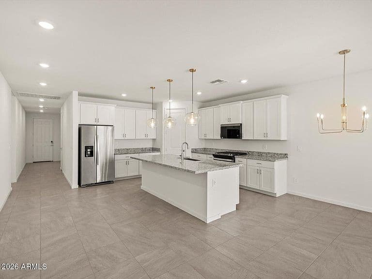10927 W JONES Avenue photo 3