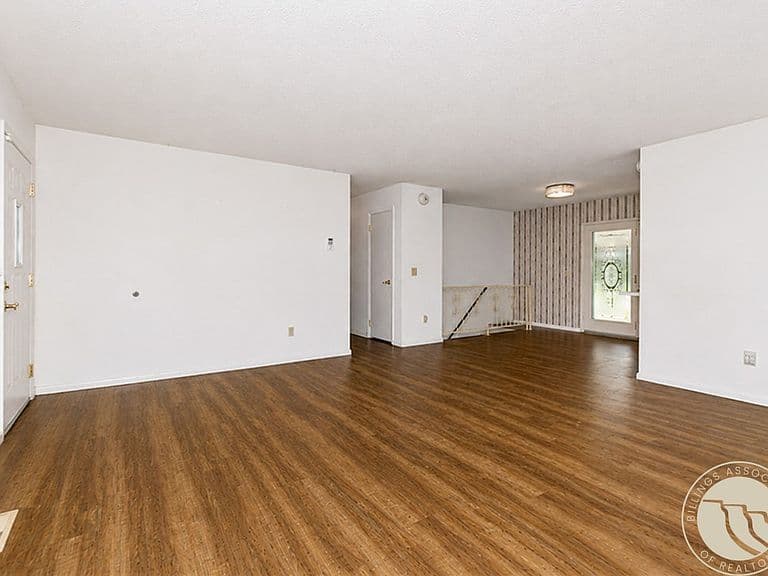 2518 Treasure Dr photo 5
