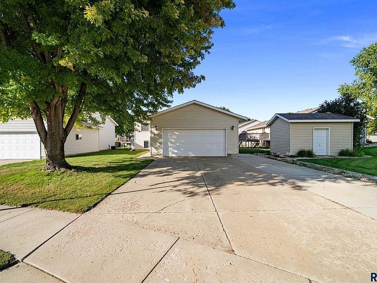 828 S Suburban Dr photo 2