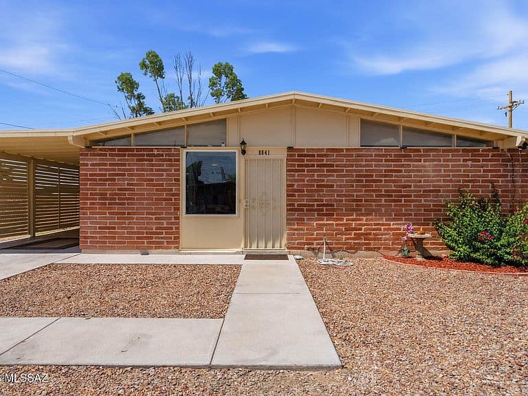 8041 E Julia St photo 5