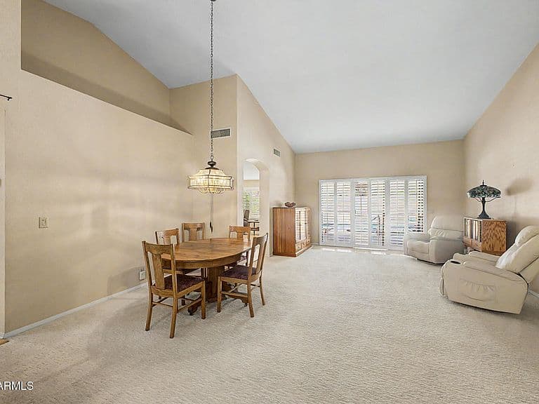 9146 W ORAIBI Drive photo 2