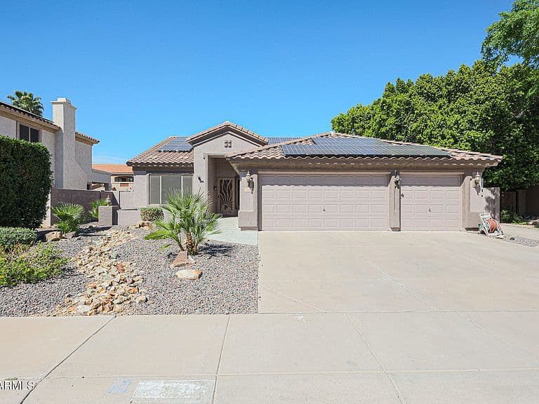 5974 W KERRY Lane photo 1