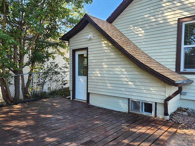 910 Silver St photo 5