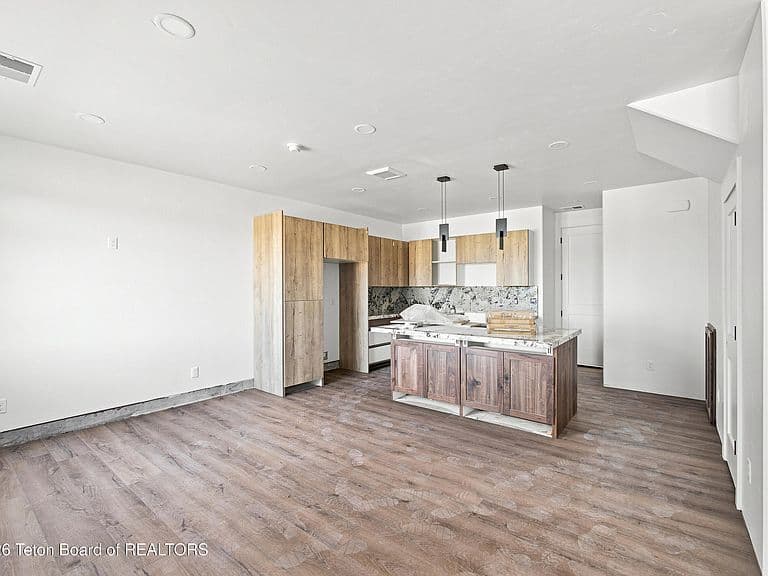 287 S Agate Ave #E2 photo 5