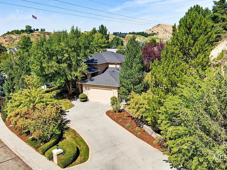 212 W Thornberry Dr photo 2
