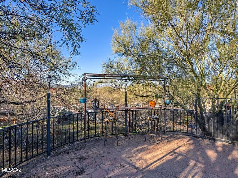 6151 N Panorama Pl photo 5