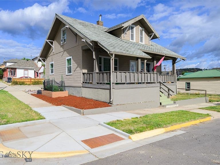 620 Ash St photo 3