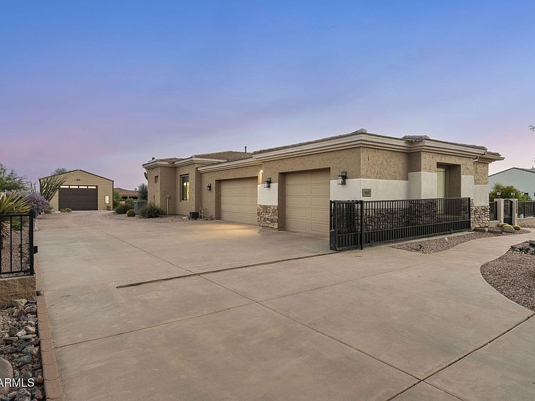 5643 E RANCHO TIERRA Drive photo 3