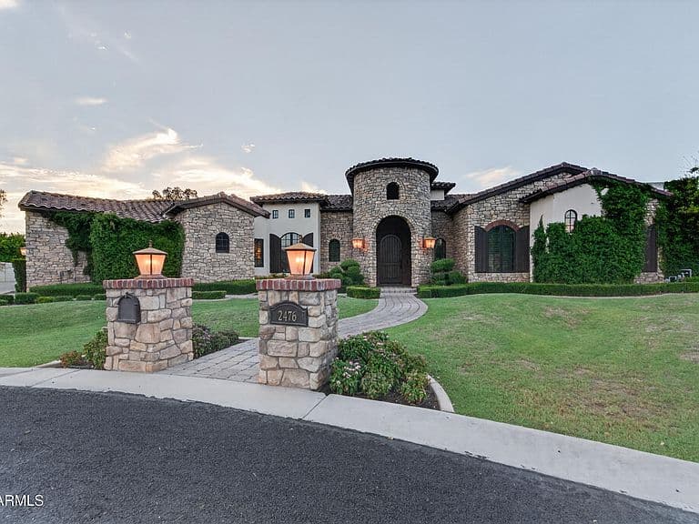 2476 E LINDA Court photo 4