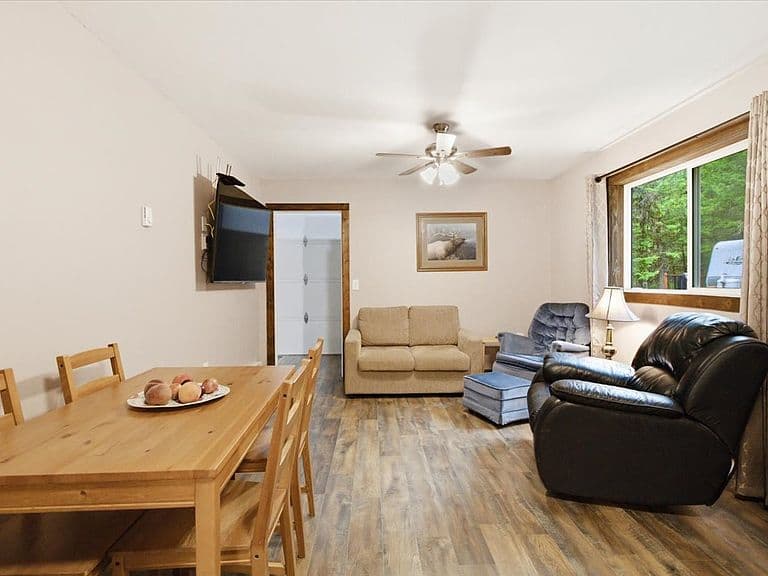 58 Evergreen Dr photo 4