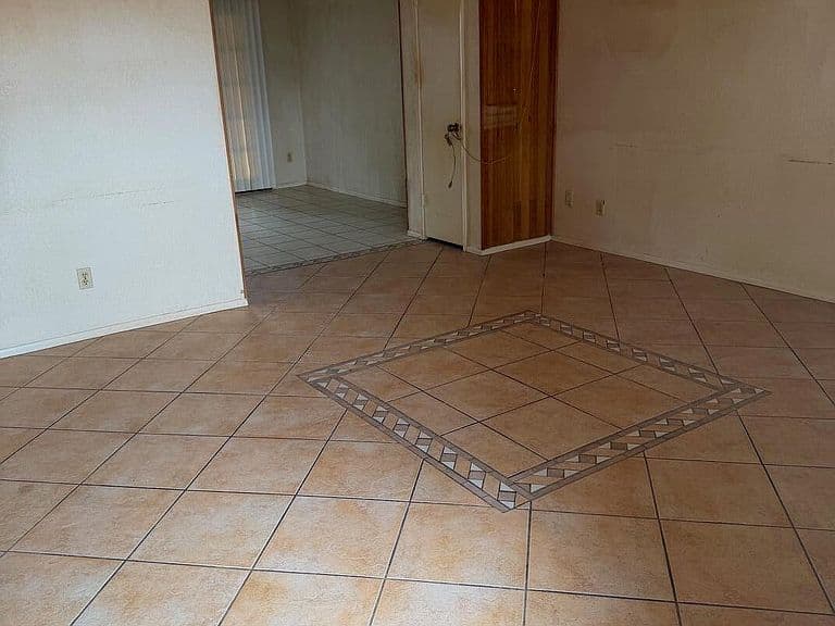 2568 E COMMONWEALTH Circle photo 2