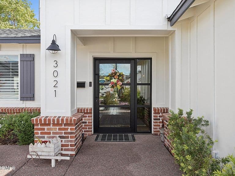 3021 N 47th Pl photo 1