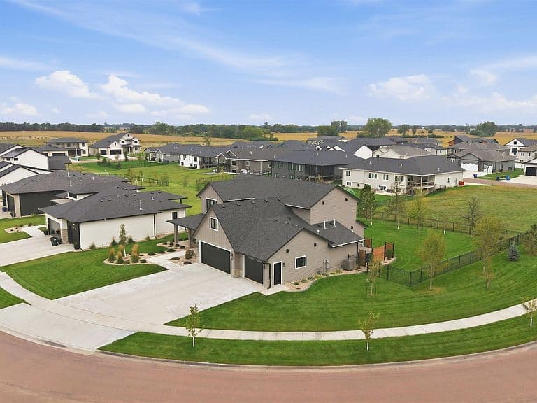 431 Brody Court photo 3