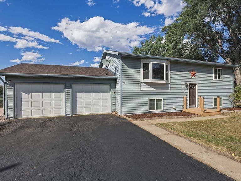 520 Swallow Dr photo 1