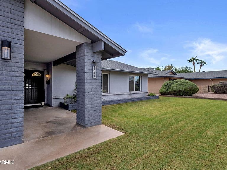 1611 E LA JOLLA Drive photo 4