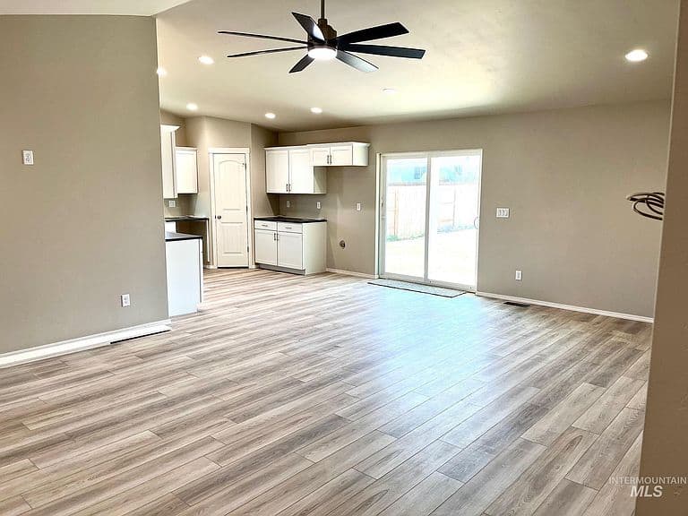 1115 Meadow Lake Loop photo 3