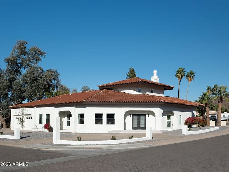 15215 N 7th Pl photo 1