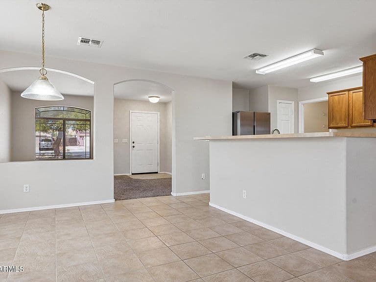 15957 W LARKSPUR Drive photo 5