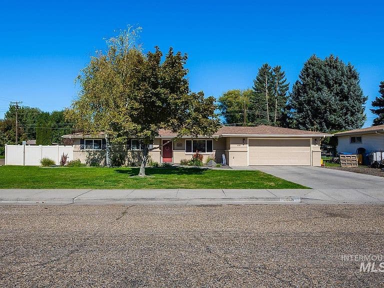 448 W Bird Ave photo 1