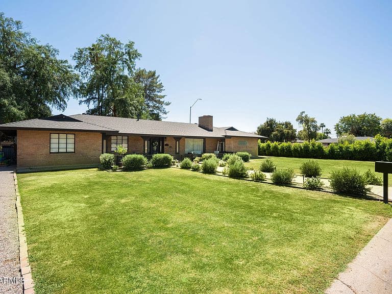 547 W ORANGEWOOD Avenue photo 3