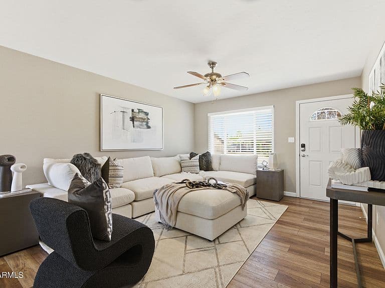 1527 W ALAMO Drive photo 3