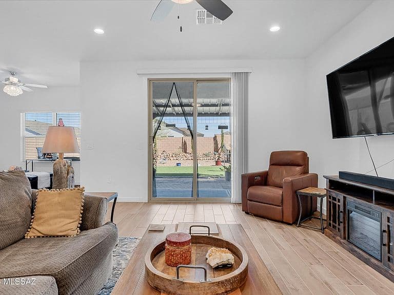 656 W Wilkinson St photo 5