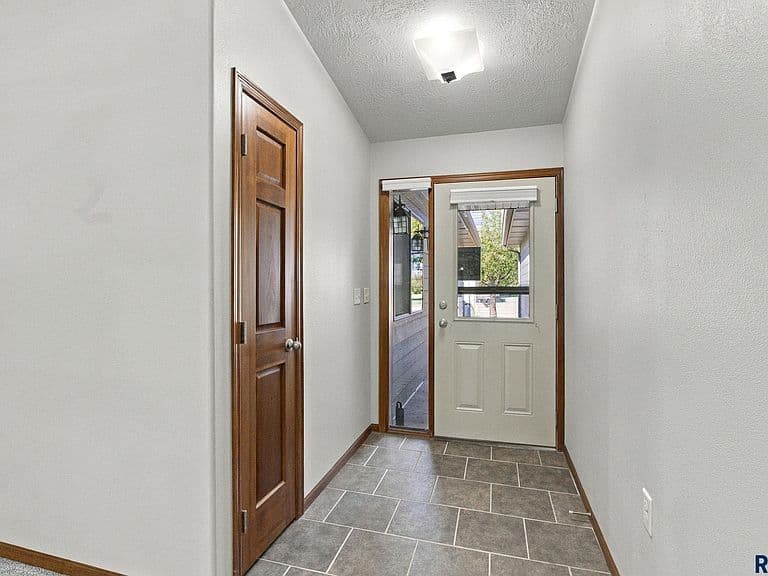 6622 S Tomar Rd photo 3