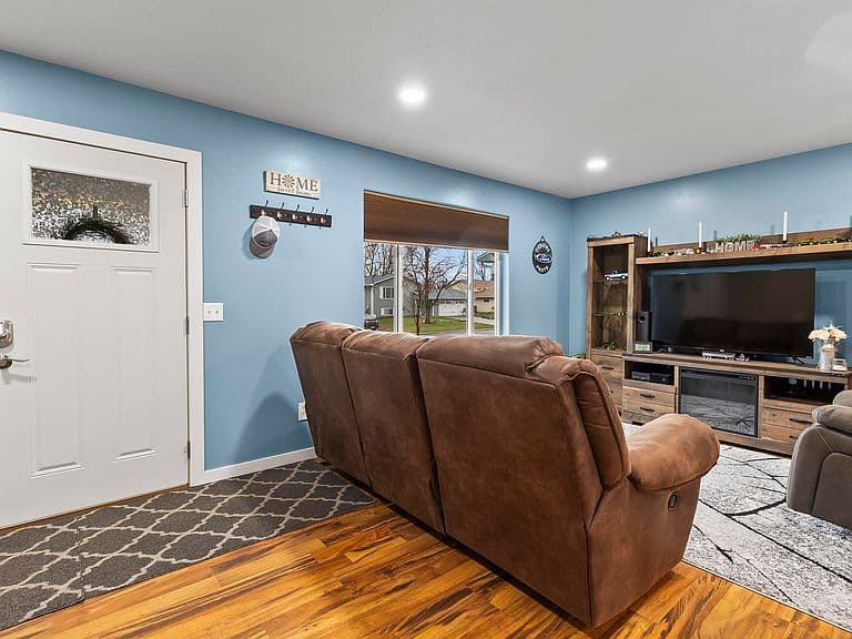204 N Steven St photo 2