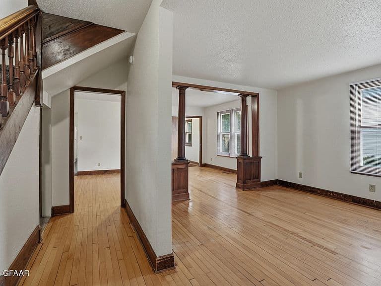 705 Walnut St photo 3