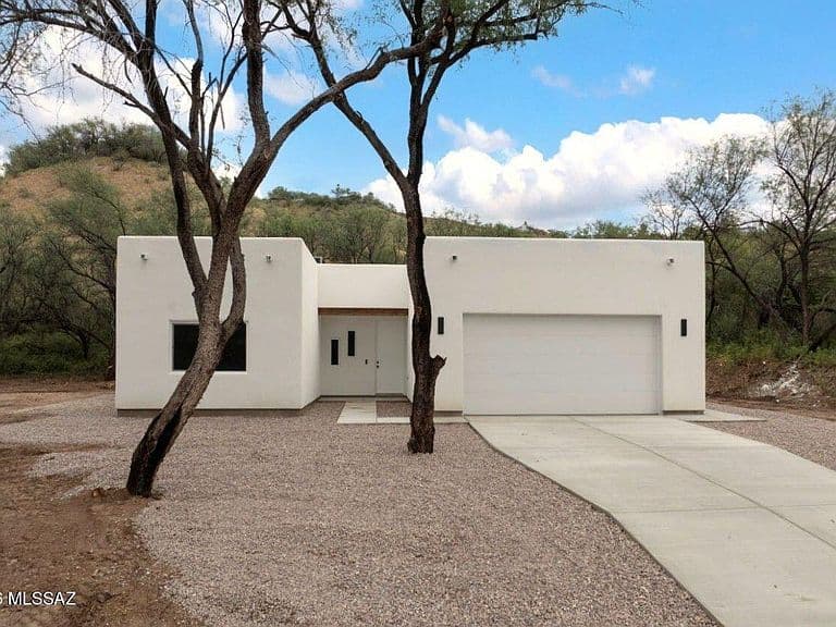 1261 Pendleton Dr photo 2