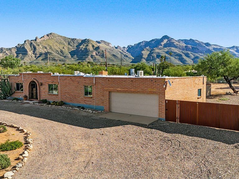 7040 N Antonietta Dr photo 1