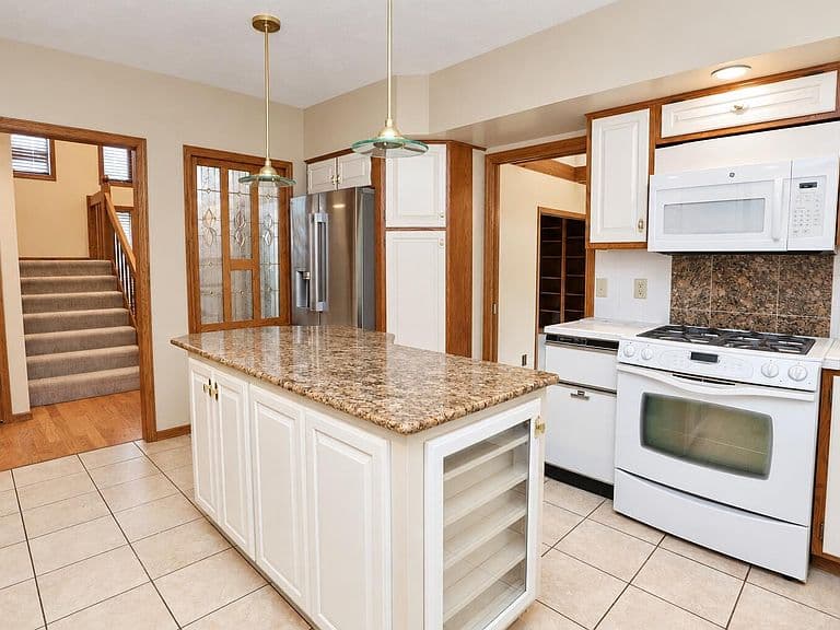 39066 Greenwood Ln photo 4
