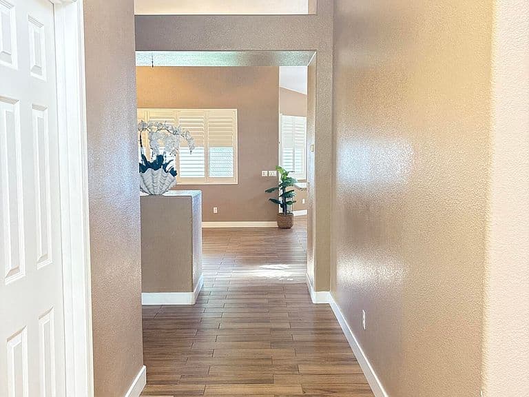 1735 E BARTLETT Place photo 3