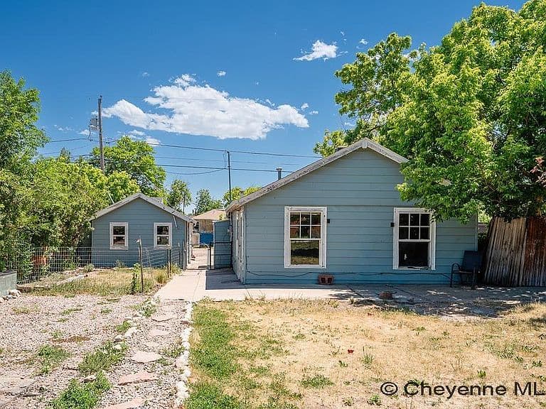 209 E 7th St photo 2