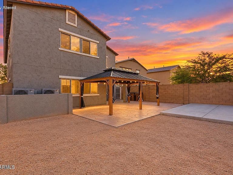 440 E SADDLE Way photo 2