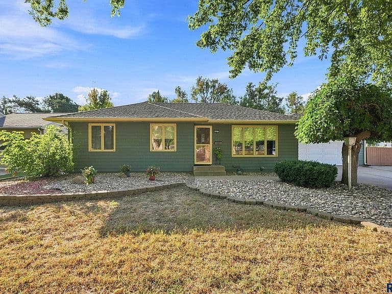 608 N Omaha Ave photo 1