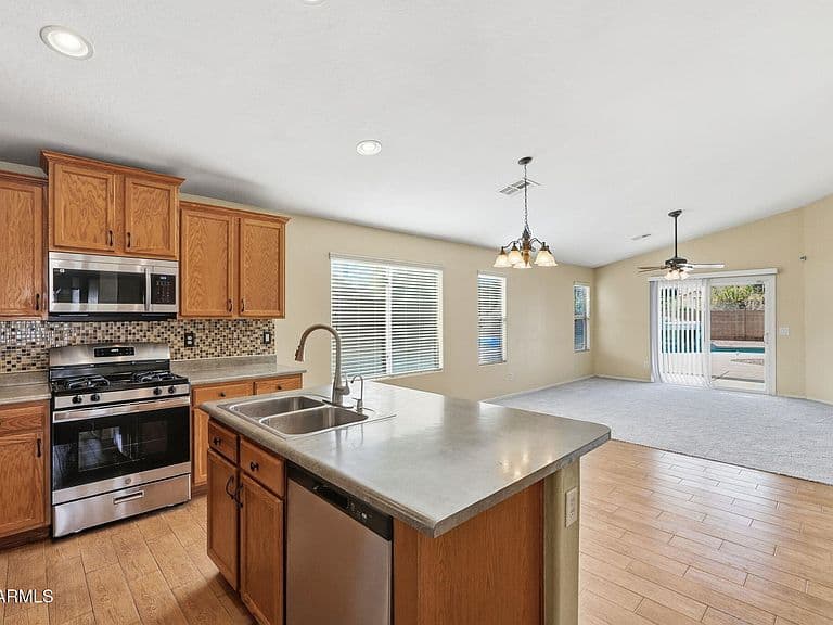 19546 N KRUPPS Court photo 3