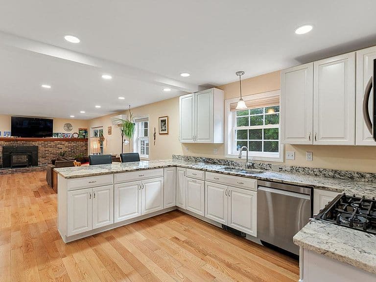 4 Baker Lane photo 3