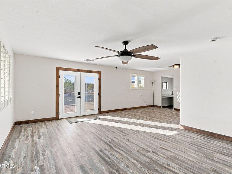 32225 N CENTER Street N photo 5