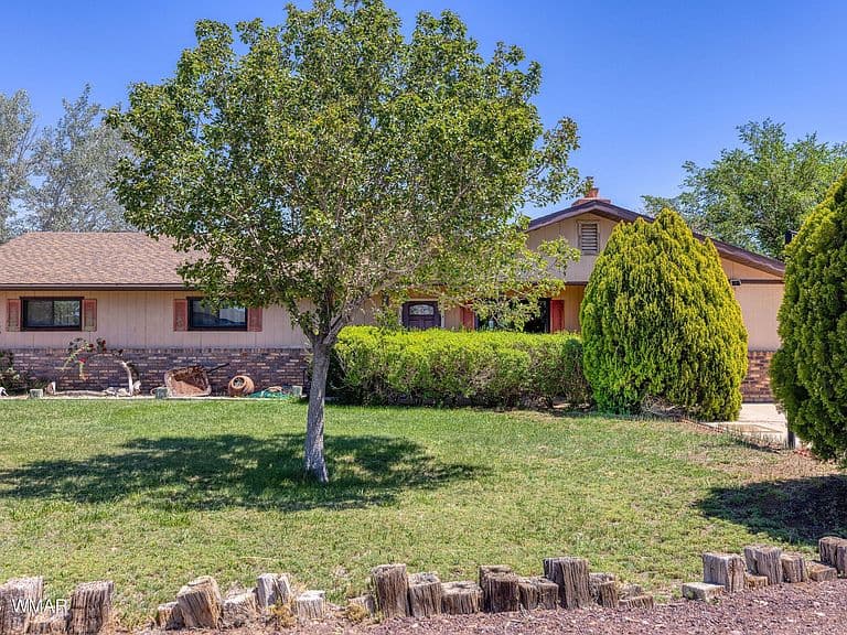 1114 W Ranch Rd photo 2