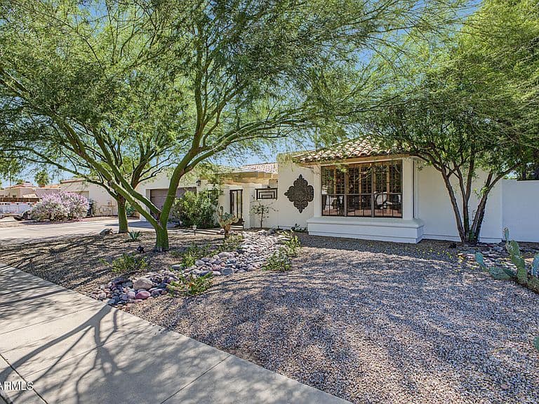 2643 E LOCKWOOD Street photo 3