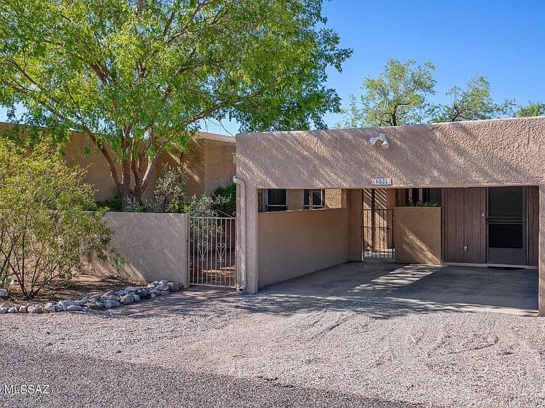 6533 N Foothills Dr photo 2