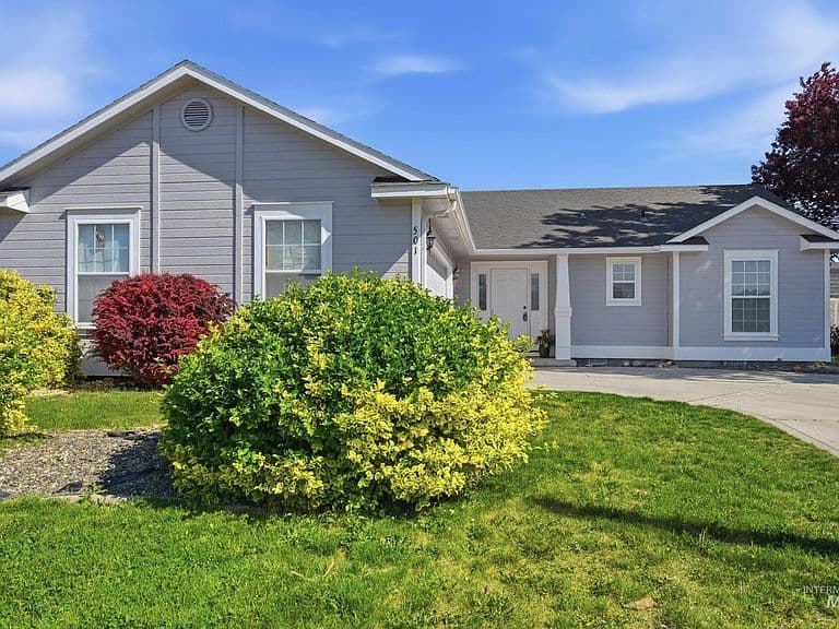 501 Knights Cir photo 1
