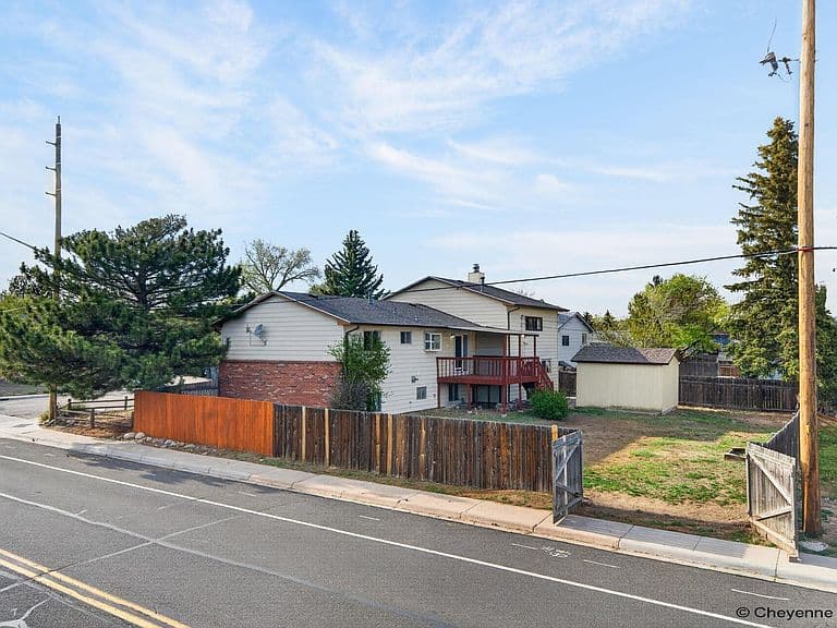 4703 Linden Way photo 3