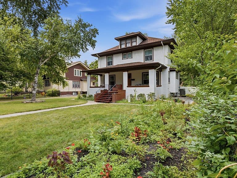 1236 Broadway N photo 2