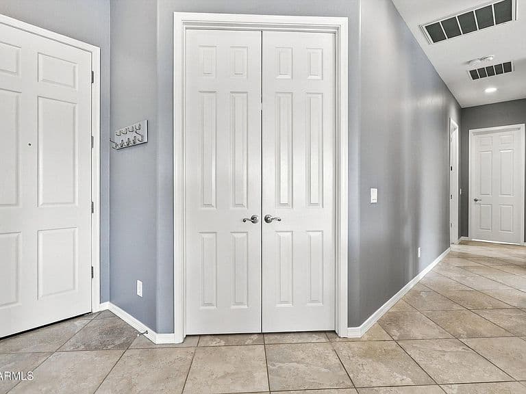 26847 W POTTER Drive photo 5